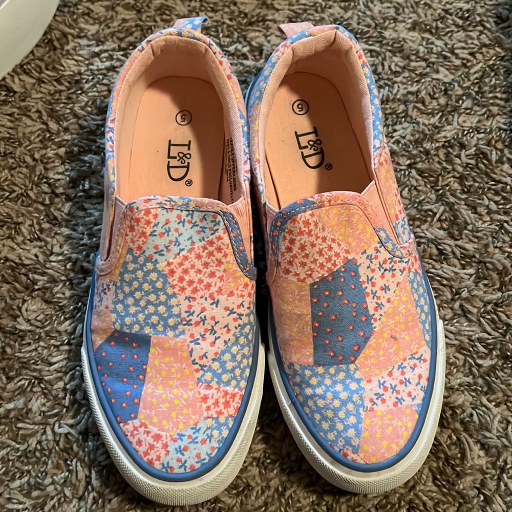 Kids sneakers